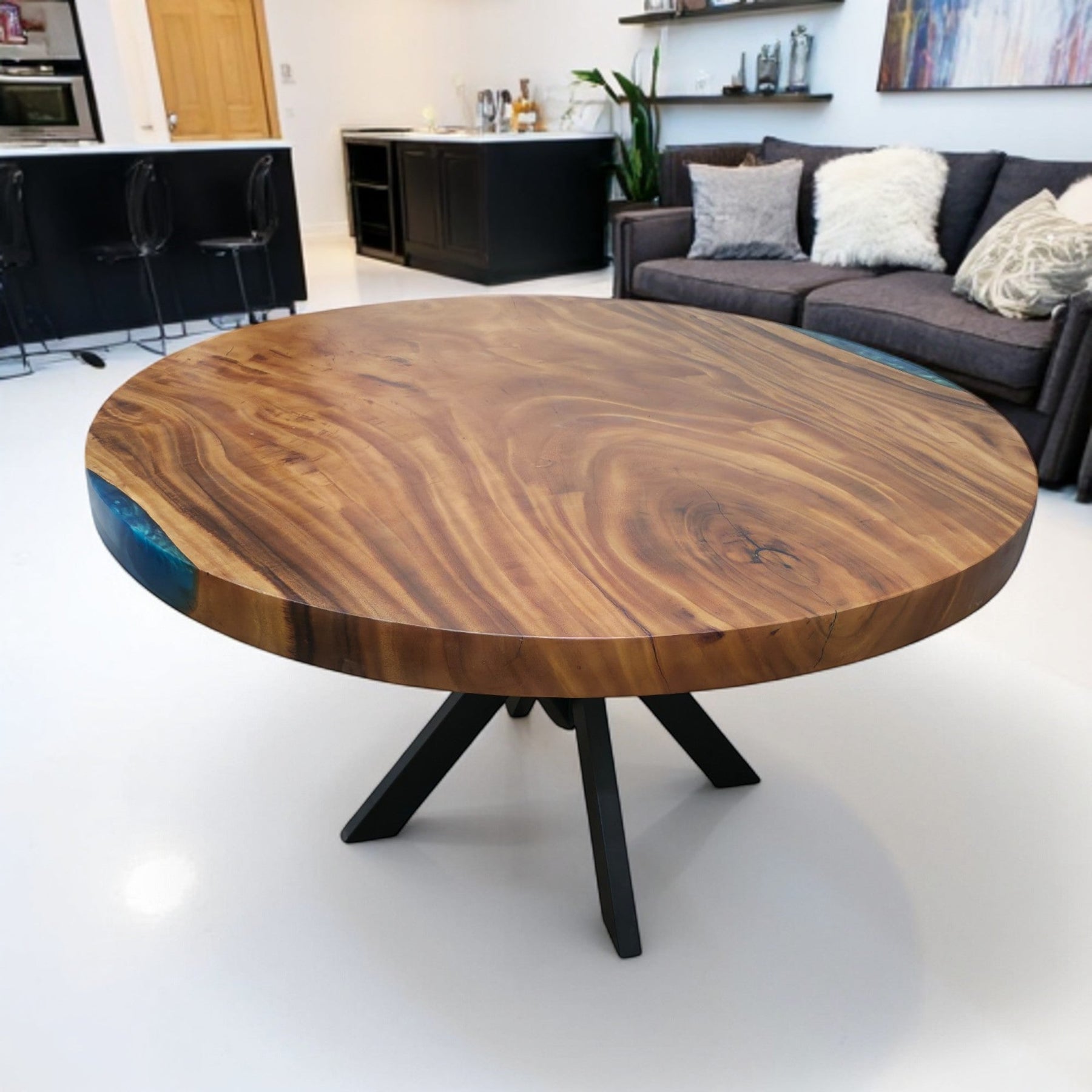 136cm Runder Blauer Resin Live-Edge Ostnussbaum Esstisch
