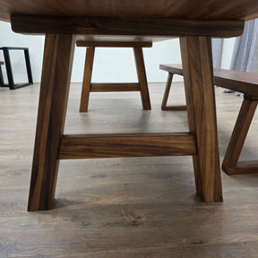 300cm x 88cm Live-Edge Ostnussbaum Esstisch