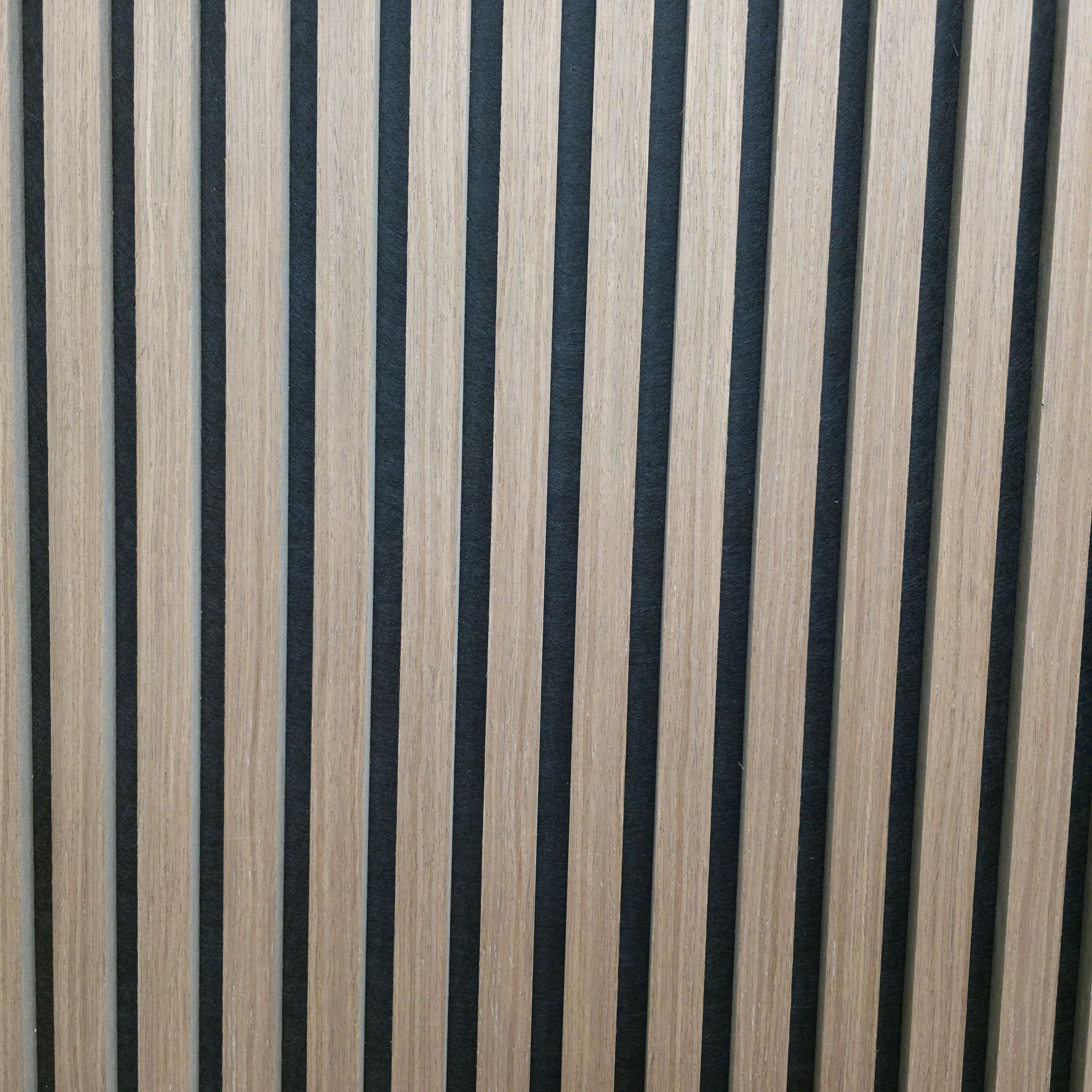 Pack mit 4 Quadratischen Holz-Akustik-Wandpaneelen 600mm x 600mm Mit 1x Gratis-Kleber