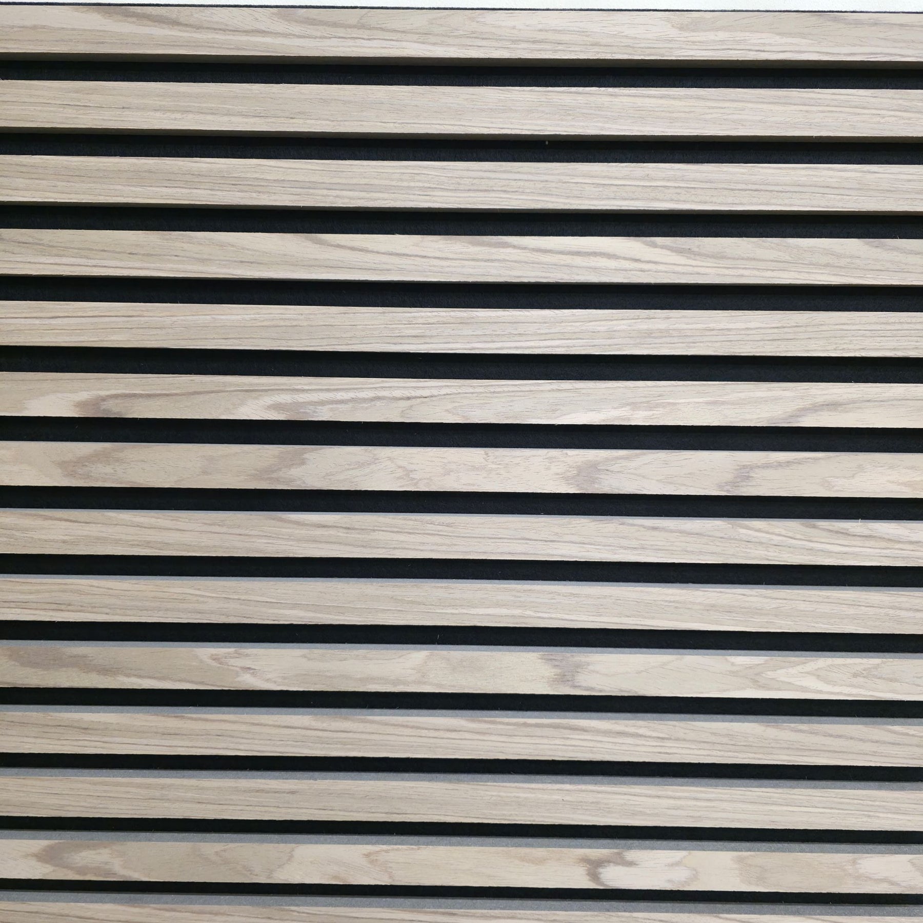 Pack mit 4 Quadratischen Holz-Akustik-Wandpaneelen 600mm x 600mm Mit 1x Gratis-Kleber
