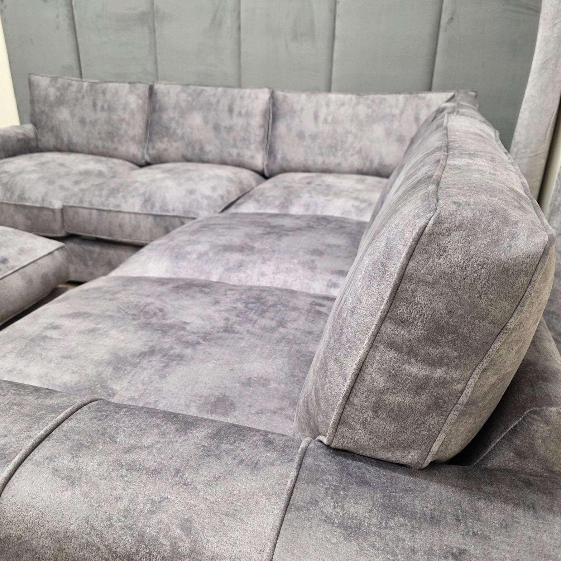 Die Luxury Harland Premium Sofa-Kollektion