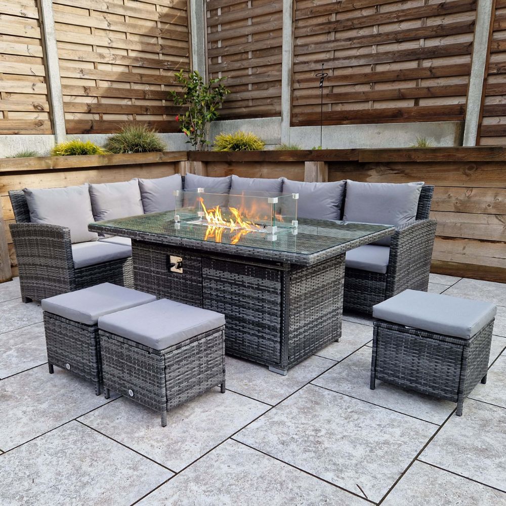 Das Windsor Rattan Feuerstellen-Ecksofa und Hocker Garten-Set