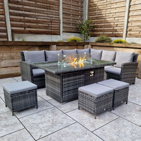 Das Windsor Rattan Feuerstellen-Ecksofa und Hocker Garten-Set