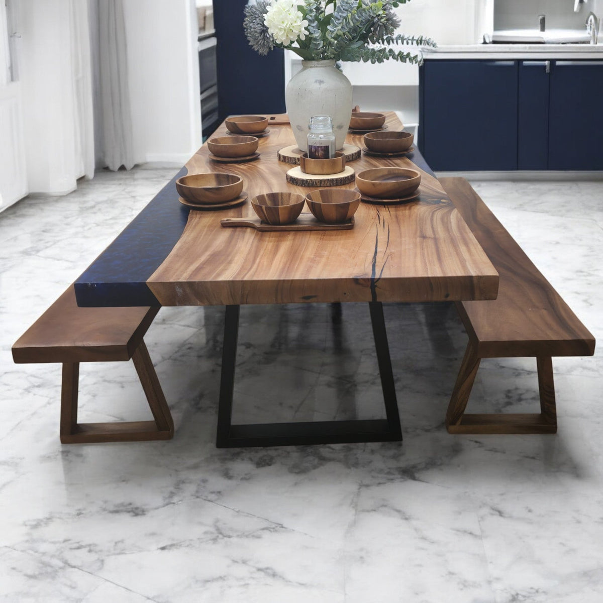 239cm x 91cm Live-Edge Ostnussbaum Esstisch