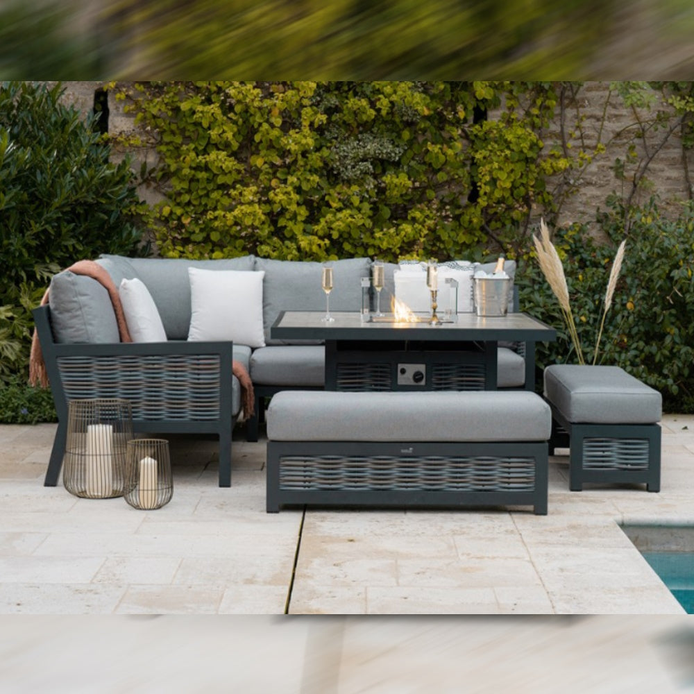 Das Cambridge Rattan Feuerstellen-Ecksofa und Bänke Garten-Set