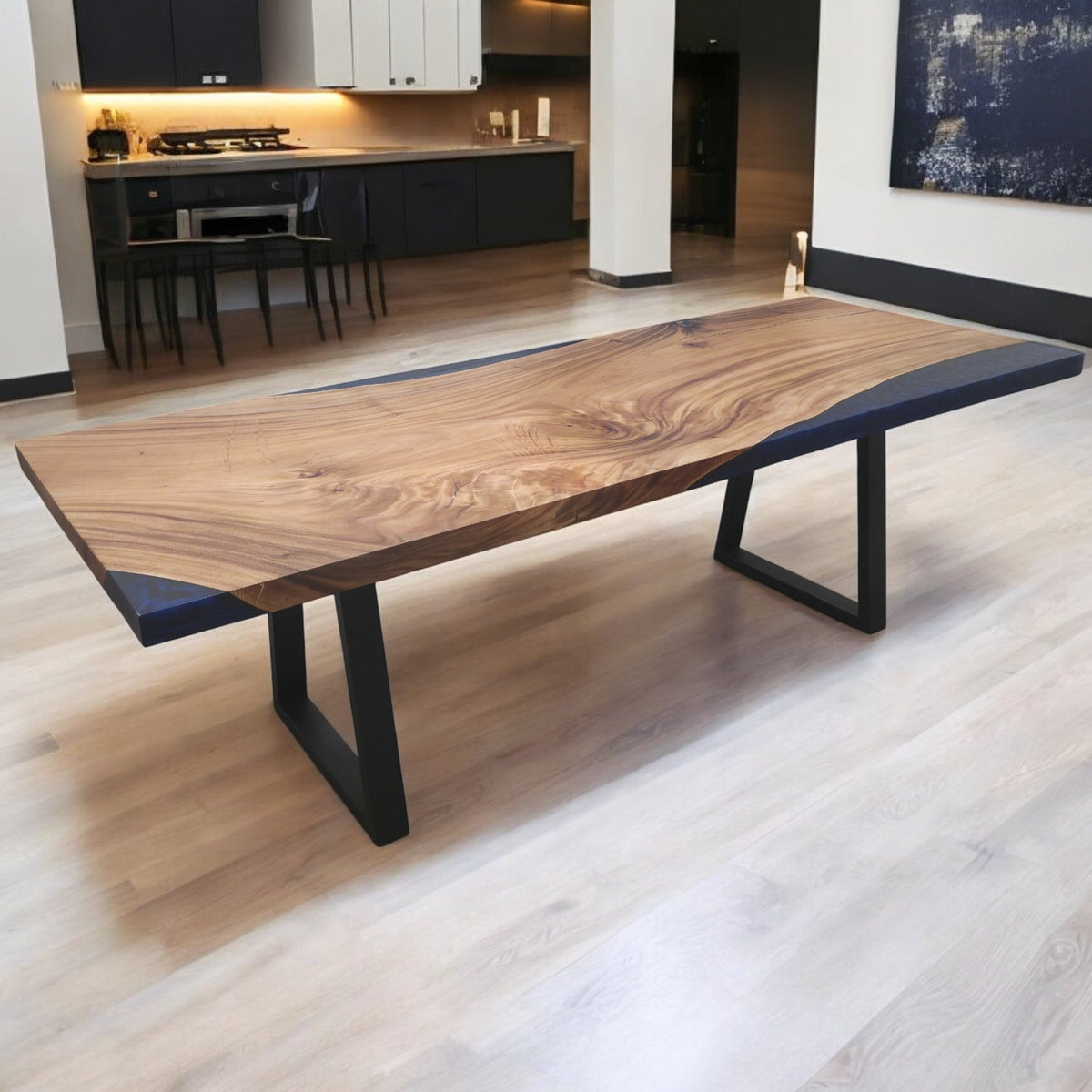 239cm x 91cm Live-Edge Ostnussbaum Esstisch