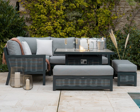 Das Cambridge Rattan Feuerstellen-Ecksofa und Bänke Garten-Set