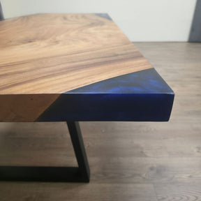 239cm x 91cm Live-Edge Ostnussbaum Esstisch