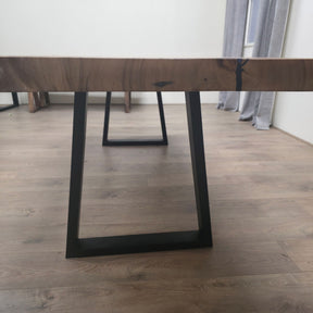 239cm x 91cm Live-Edge Ostnussbaum Esstisch